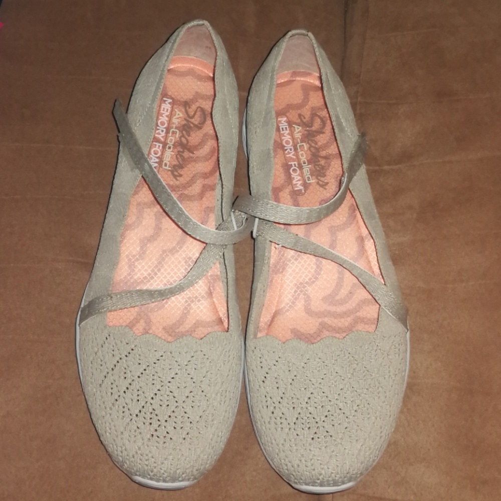 NWOT Skechers Mary Jane's